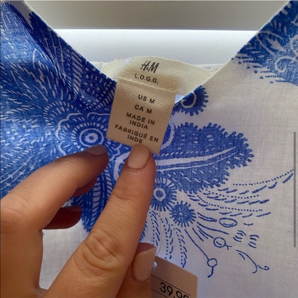 H&M •Blue and White Printed Maxi Dress• - Picture 7 of 9